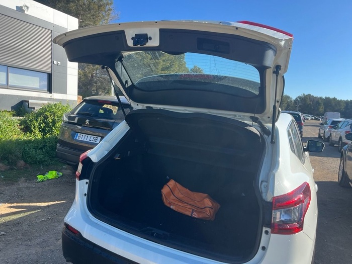 Nissan Qashqai DIG-T 140 mHEV Acenta 4x2 103 kW (140 CV) Vehículo usado en Madrid Nissan Qashqai DIG-T 140 mHEV Acenta 4x2 103 kW (140 CV) Vehículo usado en Madrid