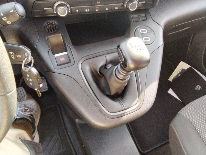 Peugeot Rifter Active Business Standard BlueHDi 73 kW (100 CV) Vehículo usado en Madrid Peugeot Rifter Active Business Standard BlueHDi 73 kW (100 CV) Vehículo usado en Madrid