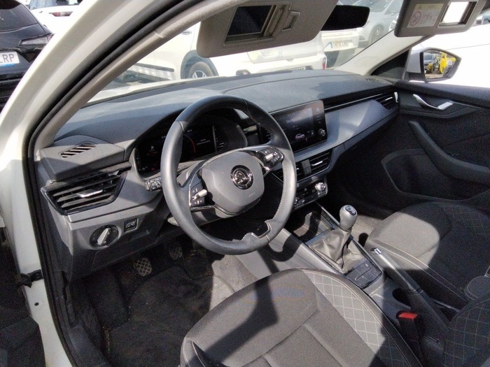 Skoda Scala 1.0 TSI Ambition 70 kW (95 CV) Vehículo usado en Madrid Skoda Scala 1.0 TSI Ambition 70 kW (95 CV) Vehículo usado en Madrid
