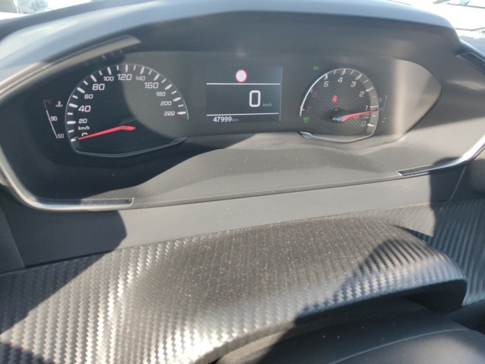 Peugeot 2008 BlueHDi 110 S&S Active 81 kW (110 CV) Vehículo usado en Madrid Peugeot 2008 BlueHDi 110 S&S Active 81 kW (110 CV) Vehículo usado en Madrid