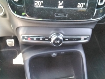 Volvo XC40 T3 R-Design 120 kW (163 CV) 10 Volvo XC40 T3 R-Design 120 kW (163 CV) 10