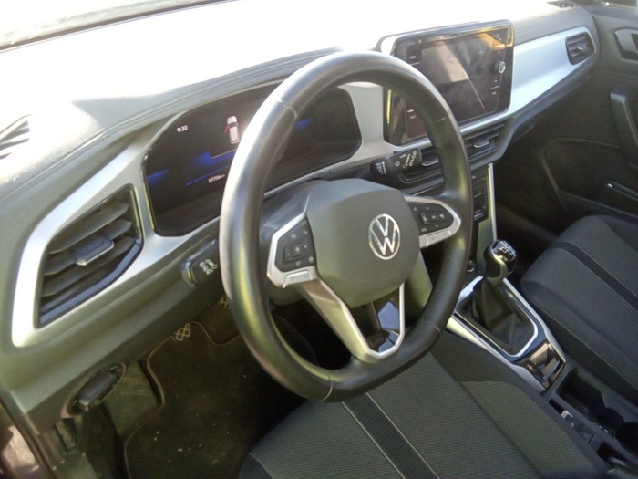 Volkswagen T-Roc Life 2.0 TDI 85 kW (115 CV) Vehículo usado en Madrid Volkswagen T-Roc Life 2.0 TDI 85 kW (115 CV) Vehículo usado en Madrid