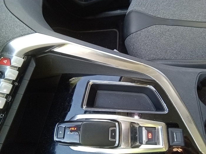 Peugeot 3008 BlueHDI 130 S&S Allure EAT8 96 kW (130 CV) Vehículo usado en Madrid Peugeot 3008 BlueHDI 130 S&S Allure EAT8 96 kW (130 CV) Vehículo usado en Madrid