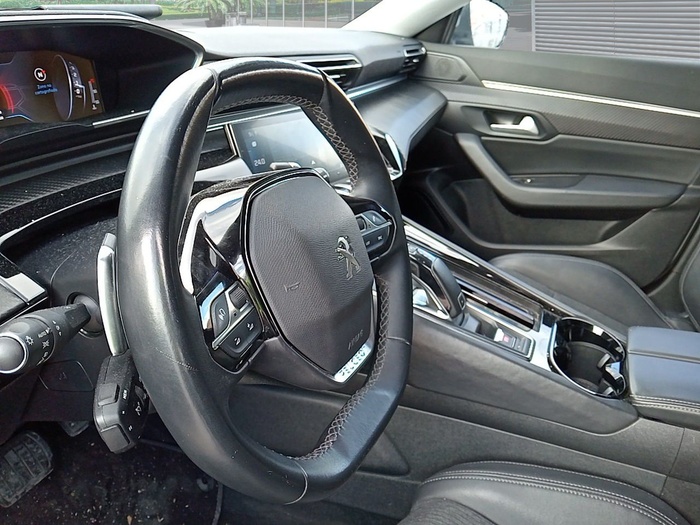 Peugeot 508 BlueHDi 130 S&S Allure EAT8 96 kW (130 CV) Vehículo usado en Madrid Peugeot 508 BlueHDi 130 S&S Allure EAT8 96 kW (130 CV) Vehículo usado en Madrid