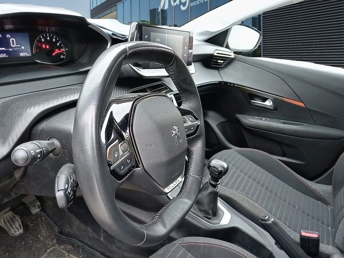 Peugeot 208 BlueHDi 100 Active 75 kW (100 CV) Vehículo usado en Madrid Peugeot 208 BlueHDi 100 Active 75 kW (100 CV) Vehículo usado en Madrid