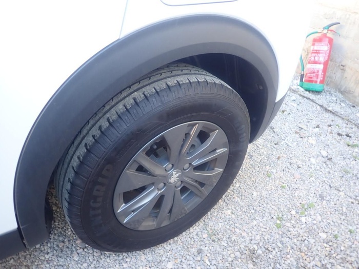 Peugeot 2008 BlueHDi 110 S&S Active Pack 81 kW (110 CV) Vehículo usado en Madrid Peugeot 2008 BlueHDi 110 S&S Active Pack 81 kW (110 CV) Vehículo usado en Madrid