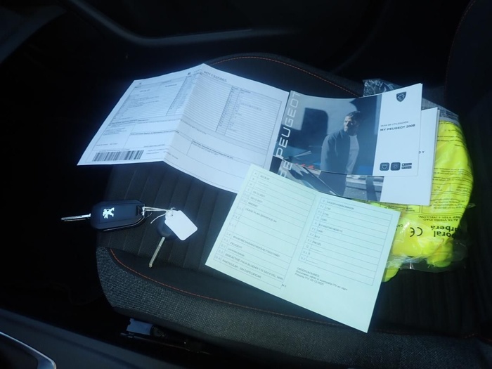 Peugeot 2008 BlueHDi 110 S&S Active Pack 81 kW (110 CV) Vehículo usado en Madrid Peugeot 2008 BlueHDi 110 S&S Active Pack 81 kW (110 CV) Vehículo usado en Madrid