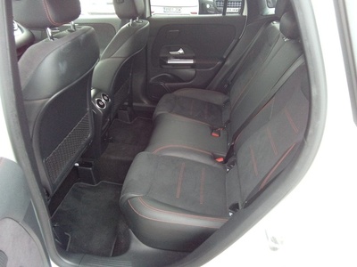 Mercedes-Benz GLA 200 d 110 kW (150 CV) 6 Mercedes-Benz GLA 200 d 110 kW (150 CV) 6