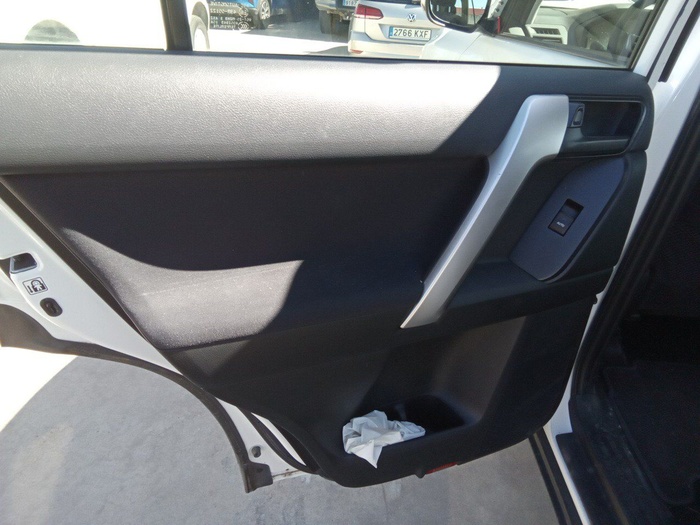 Toyota Land Cruiser 2.8 D-4D GX 130 kW (177 CV) Vehículo usado en Madrid Toyota Land Cruiser 2.8 D-4D GX 130 kW (177 CV) Vehículo usado en Madrid