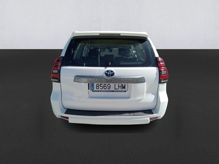 Toyota Land Cruiser 2.8 D-4D GX 130 kW (177 CV) Vehículo usado en Madrid Toyota Land Cruiser 2.8 D-4D GX 130 kW (177 CV) Vehículo usado en Madrid