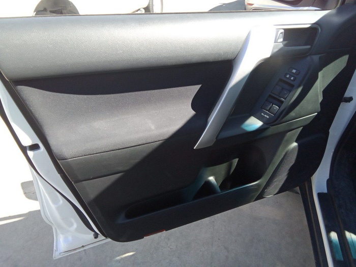 Toyota Land Cruiser 2.8 D-4D GX 130 kW (177 CV) Vehículo usado en Madrid Toyota Land Cruiser 2.8 D-4D GX 130 kW (177 CV) Vehículo usado en Madrid