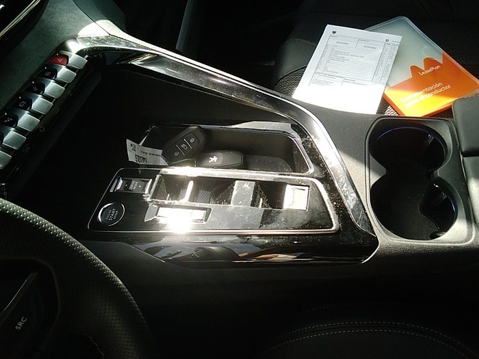 Peugeot 5008 Hybrid 1.2 GT eDCS6 100 kW (136 CV) Vehículo usado en Madrid Peugeot 5008 Hybrid 1.2 GT eDCS6 100 kW (136 CV) Vehículo usado en Madrid