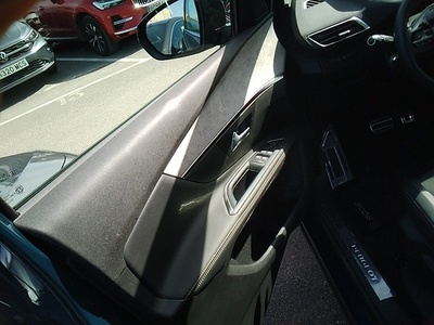 Peugeot 5008 Hybrid 1.2 GT eDCS6 100 kW (136 CV) 15 Peugeot 5008 Hybrid 1.2 GT eDCS6 100 kW (136 CV) 15