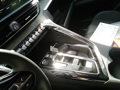 Peugeot 5008 Hybrid 1.2 GT eDCS6 100 kW (136 CV) 10 Peugeot 5008 Hybrid 1.2 GT eDCS6 100 kW (136 CV) 10