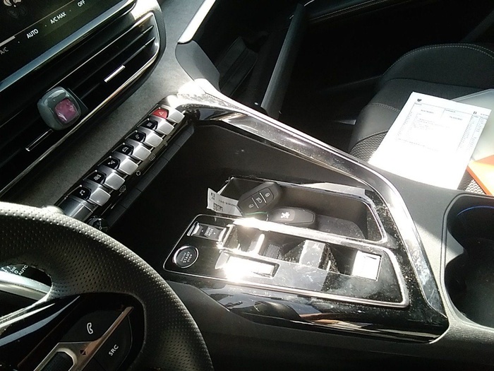 Peugeot 5008 Hybrid 1.2 GT eDCS6 100 kW (136 CV) Vehículo usado en Madrid Peugeot 5008 Hybrid 1.2 GT eDCS6 100 kW (136 CV) Vehículo usado en Madrid