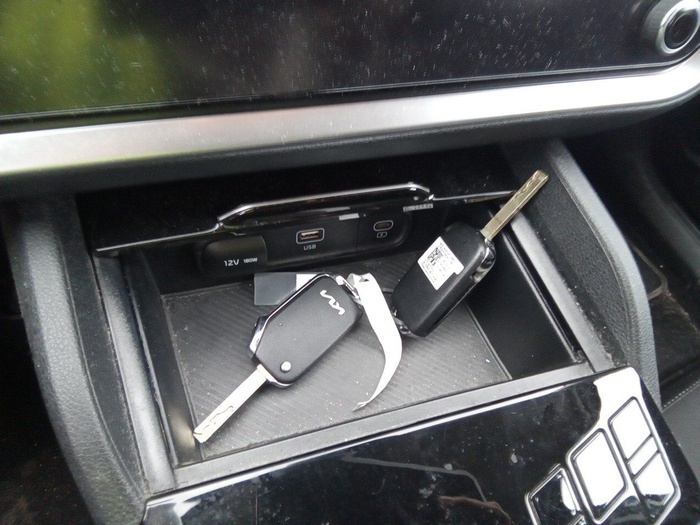 Kia Sportage 1.6 T-GDi HEV Drive 4x2 171 kW (230 CV) Vehículo usado en Madrid Kia Sportage 1.6 T-GDi HEV Drive 4x2 171 kW (230 CV) Vehículo usado en Madrid