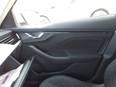 Skoda Kamiq 1.0 TSI Ambition DSG 81 kW (110 CV) 12 Skoda Kamiq 1.0 TSI Ambition DSG 81 kW (110 CV) 12