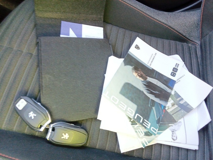 Peugeot e-208 Eléctrico Active 100 kW (136 CV) Vehículo usado en Madrid Peugeot e-208 Eléctrico Active 100 kW (136 CV) Vehículo usado en Madrid