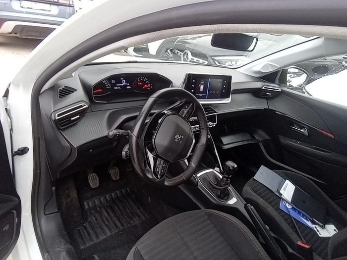 Peugeot 208 BlueHDi 100 Active 75 kW (100 CV) Vehículo usado en Madrid Peugeot 208 BlueHDi 100 Active 75 kW (100 CV) Vehículo usado en Madrid