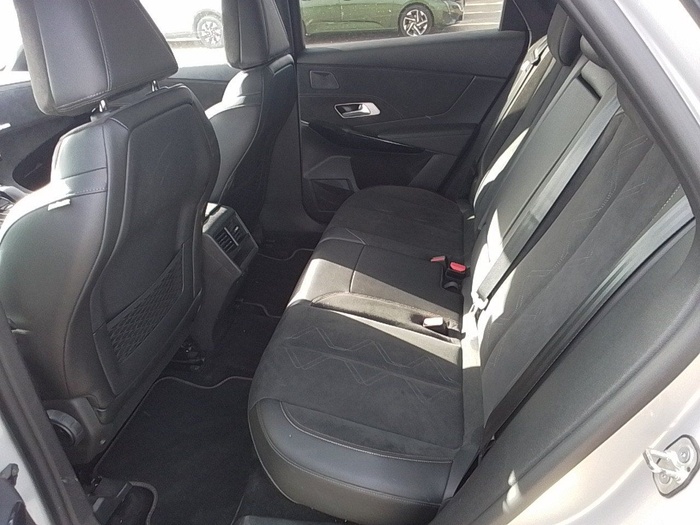 DS DS7 Crossback BlueHDi 130 DE Performance Line AT 96 kW (130 CV) Vehículo usado en Madrid DS DS7 Crossback BlueHDi 130 DE Performance Line AT 96 kW (130 CV) Vehículo usado en Madrid