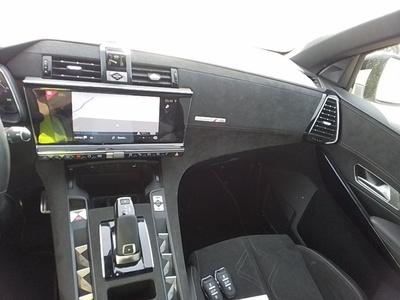 DS DS7 Crossback BlueHDi 130 DE Performance Line AT 96 kW (130 CV) 14 DS DS7 Crossback BlueHDi 130 DE Performance Line AT 96 kW (130 CV) 14