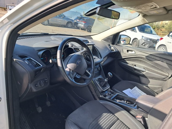 Ford Kuga 2.0 TDCI S&S Titanium 4x2 110 kW (150 CV) Vehículo usado en Madrid Ford Kuga 2.0 TDCI S&S Titanium 4x2 110 kW (150 CV) Vehículo usado en Madrid