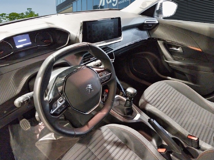 Peugeot 2008 BlueHDi 110 S&S Active Pack 81 kW (110 CV) Vehículo usado en Madrid Peugeot 2008 BlueHDi 110 S&S Active Pack 81 kW (110 CV) Vehículo usado en Madrid