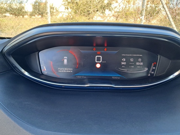 Peugeot 3008 BlueHDi 130 S&S Active Pack 96 kW (130 CV) Vehículo usado en Madrid Peugeot 3008 BlueHDi 130 S&S Active Pack 96 kW (130 CV) Vehículo usado en Madrid