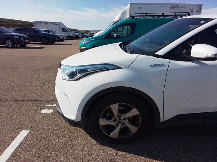 Toyota C-HR 1.8 125H Active 90 kW (122 CV) Vehículo usado en Madrid Toyota C-HR 1.8 125H Active 90 kW (122 CV) Vehículo usado en Madrid