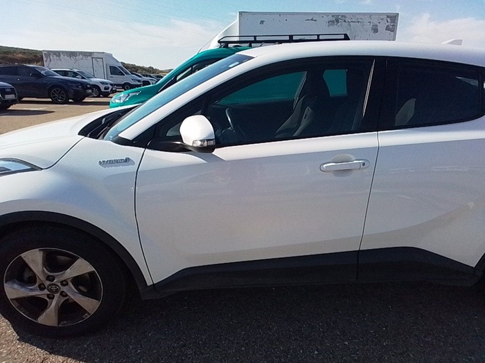 Toyota C-HR 1.8 125H Active 90 kW (122 CV) Vehículo usado en Madrid Toyota C-HR 1.8 125H Active 90 kW (122 CV) Vehículo usado en Madrid