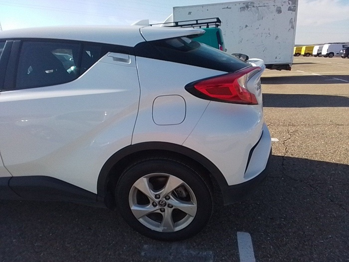 Toyota C-HR 1.8 125H Active 90 kW (122 CV) Vehículo usado en Madrid Toyota C-HR 1.8 125H Active 90 kW (122 CV) Vehículo usado en Madrid