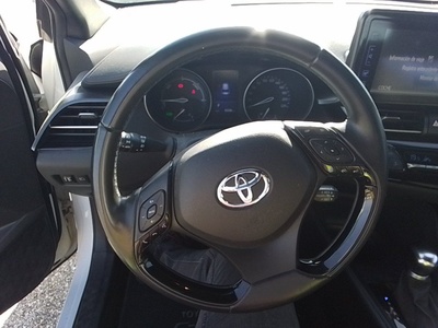 Toyota C-HR 1.8 125H Active 90 kW (122 CV) 8 Toyota C-HR 1.8 125H Active 90 kW (122 CV) 8