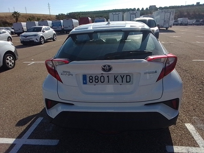 Toyota C-HR 1.8 125H Active 90 kW (122 CV) Vehículo usado en Madrid Toyota C-HR 1.8 125H Active 90 kW (122 CV) Vehículo usado en Madrid