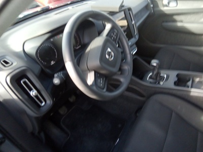 Volvo XC40 T2 Momentum Core 95 kW (129 CV) 10 Volvo XC40 T2 Momentum Core 95 kW (129 CV) 10