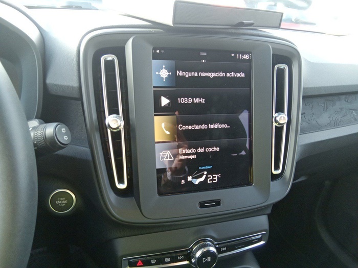 Volvo XC40 T2 Momentum Core 95 kW (129 CV) Vehículo usado en Madrid Volvo XC40 T2 Momentum Core 95 kW (129 CV) Vehículo usado en Madrid