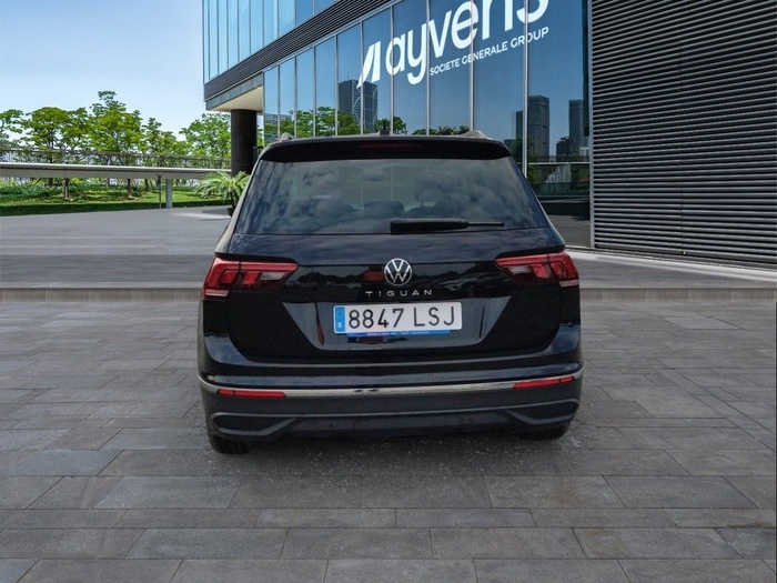 Volkswagen Tiguan Life 2.0 TDI 110 kW (150 CV) DSG Vehículo usado en Madrid Volkswagen Tiguan Life 2.0 TDI 110 kW (150 CV) DSG Vehículo usado en Madrid
