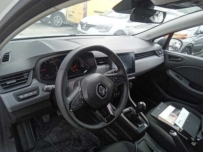 Renault Clio Business SCe 48 kW (65 CV) Vehículo usado en Madrid Renault Clio Business SCe 48 kW (65 CV) Vehículo usado en Madrid