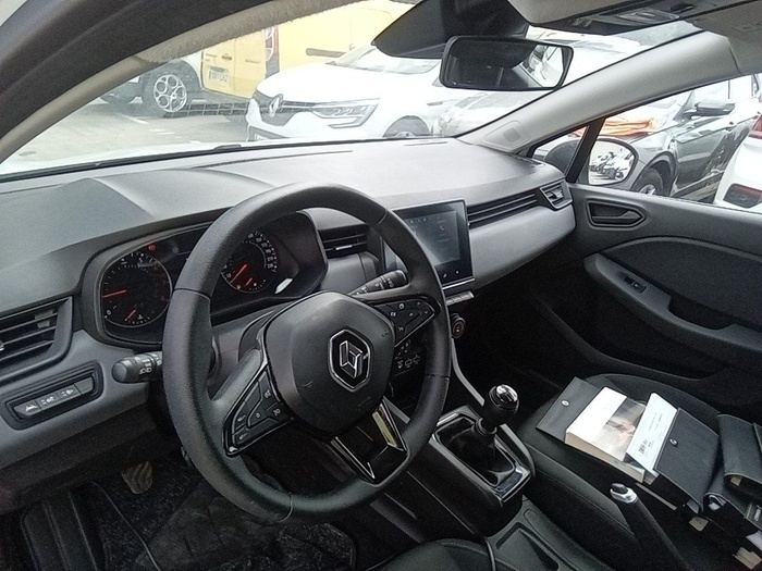 Renault Clio Business SCe 48 kW (65 CV) Vehículo usado en Madrid Renault Clio Business SCe 48 kW (65 CV) Vehículo usado en Madrid