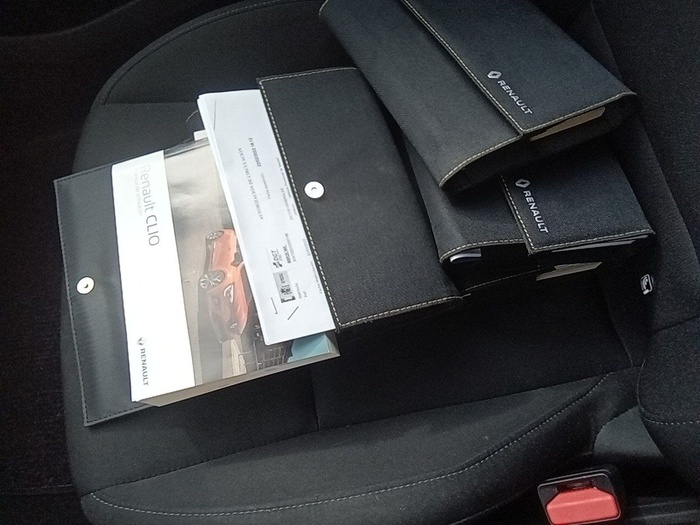 Renault Clio Business SCe 48 kW (65 CV) Vehículo usado en Madrid Renault Clio Business SCe 48 kW (65 CV) Vehículo usado en Madrid