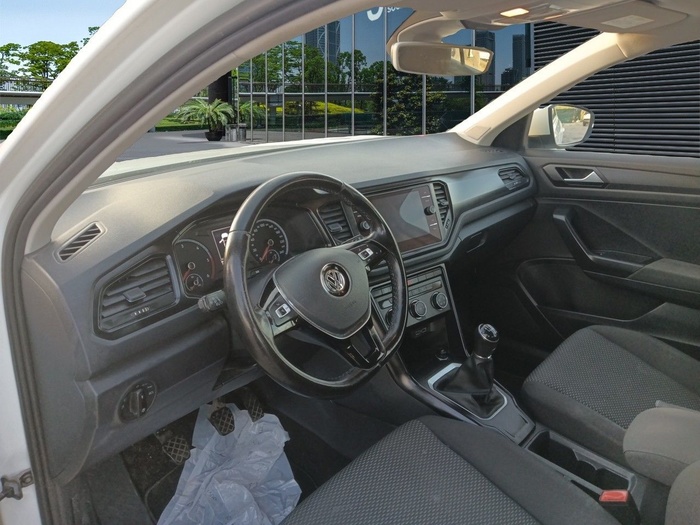 Volkswagen T-Roc Edition 1.6 TDI 85 kW (115 CV) Vehículo usado en Madrid Volkswagen T-Roc Edition 1.6 TDI 85 kW (115 CV) Vehículo usado en Madrid