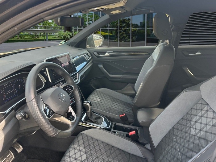 Volkswagen T-Roc R-Line 1.5 TSI 110 kW (150 CV) DSG Vehículo usado en Madrid Volkswagen T-Roc R-Line 1.5 TSI 110 kW (150 CV) DSG Vehículo usado en Madrid