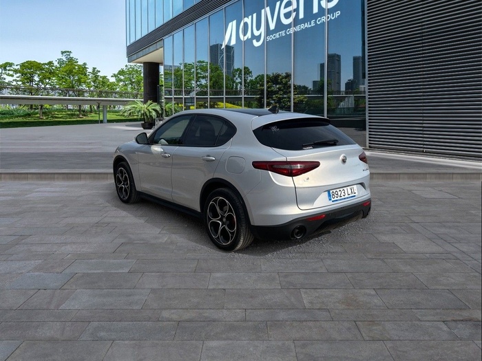 Alfa Romeo Stelvio 2.0 Gasolina Sprint Q4 Auto 148 kW (200 CV) Vehículo usado en Madrid Alfa Romeo Stelvio 2.0 Gasolina Sprint Q4 Auto 148 kW (200 CV) Vehículo usado en Madrid