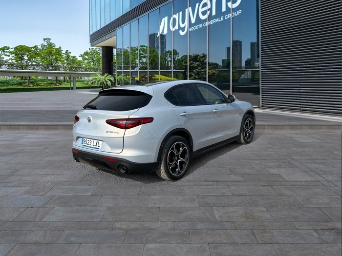 Alfa Romeo Stelvio 2.0 Gasolina Sprint Q4 Auto 148 kW (200 CV) Vehículo usado en Madrid Alfa Romeo Stelvio 2.0 Gasolina Sprint Q4 Auto 148 kW (200 CV) Vehículo usado en Madrid