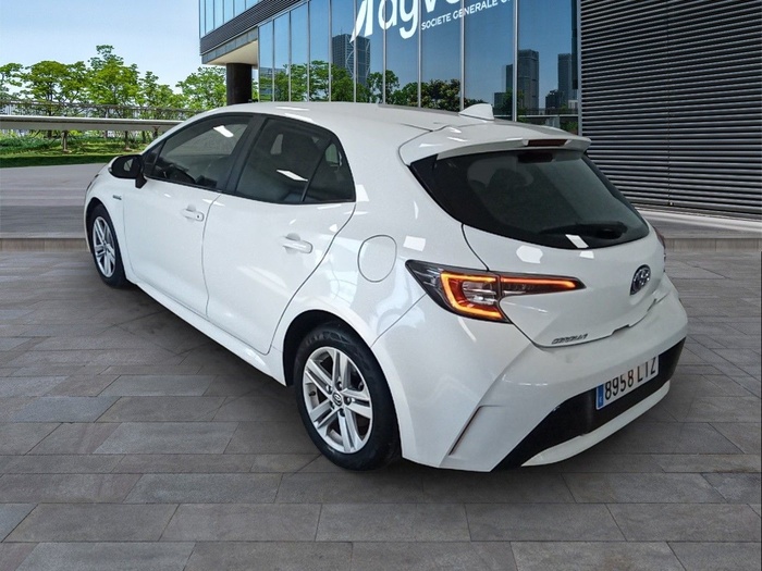 Toyota Corolla 1.8 125 Híbrido Active Tech E-CVT 90 kW (122 CV) Vehículo usado en Madrid Toyota Corolla 1.8 125 Híbrido Active Tech E-CVT 90 kW (122 CV) Vehículo usado en Madrid