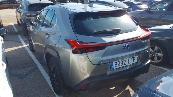 Lexus UX 250h Business 2WD 135 kW (184 CV) Vehículo usado en Madrid Lexus UX 250h Business 2WD 135 kW (184 CV) Vehículo usado en Madrid