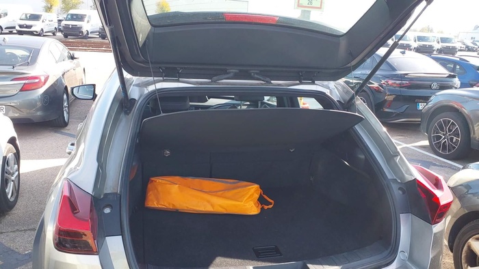 Lexus UX 250h Business 2WD 135 kW (184 CV) Vehículo usado en Madrid Lexus UX 250h Business 2WD 135 kW (184 CV) Vehículo usado en Madrid