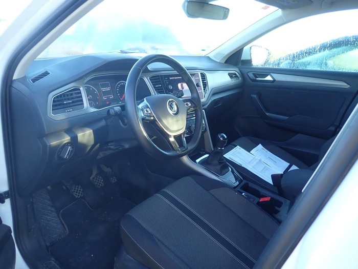 Volkswagen T-Roc Advance 1.0 TSI 81 kW (110 CV) Vehículo usado en Madrid Volkswagen T-Roc Advance 1.0 TSI 81 kW (110 CV) Vehículo usado en Madrid