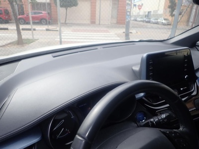 Toyota C-HR 1.8 125H Advance 90 kW (122 CV) 8 Toyota C-HR 1.8 125H Advance 90 kW (122 CV) 8