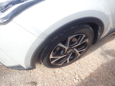 Toyota C-HR 1.8 125H Advance 90 kW (122 CV) 13 Toyota C-HR 1.8 125H Advance 90 kW (122 CV) 13