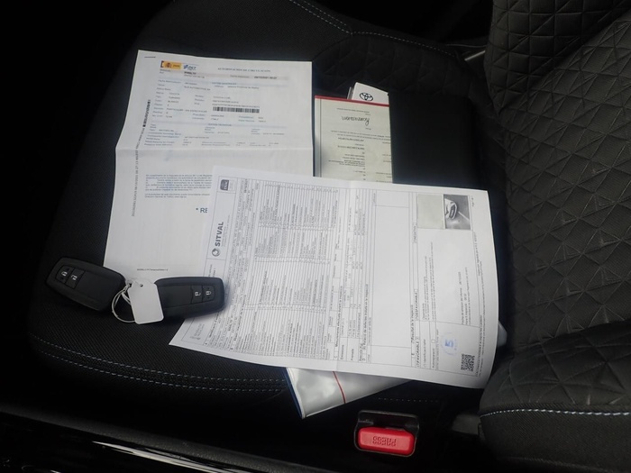 Toyota C-HR 1.8 125H Advance 90 kW (122 CV) Vehículo usado en Madrid Toyota C-HR 1.8 125H Advance 90 kW (122 CV) Vehículo usado en Madrid